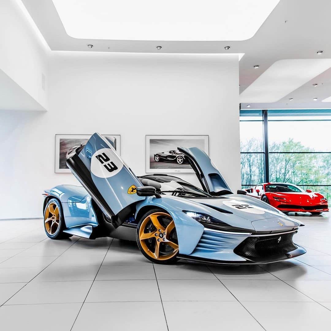 CarsWithoutLimitsのインスタグラム：「Azzuro LaPlata Metallic SP3 Daytona  📸 @fotografiebenzo   #carswithoutlimits #ferrari #daytonasp3 #sp3daytona #ferrarisp3daytona #ferraridaytonasp3」