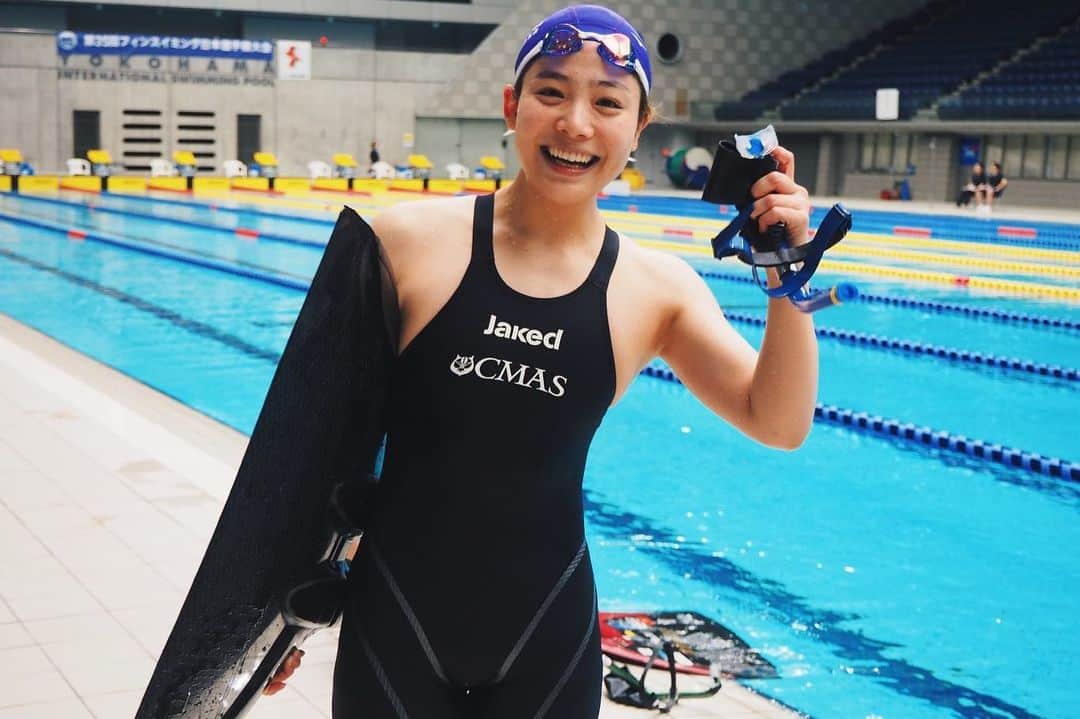 藤巻紗月のインスタグラム：「ほんの少しアスリートに戻ったGWでした🐬 ふらっと帰ってきた私に、おかえりと言ってくれる皆さまに大感謝です。 50sfは決勝進出&19秒台で泳げて、ひとまず目標達成。 ３月末から泳いだわりには、ちゃんと泳げたのでは。  選手の皆さま、競技役員の皆さま、応援してくださった皆さま、 3日間ありがとうございました！  #フィンスイミング #日本選手権」