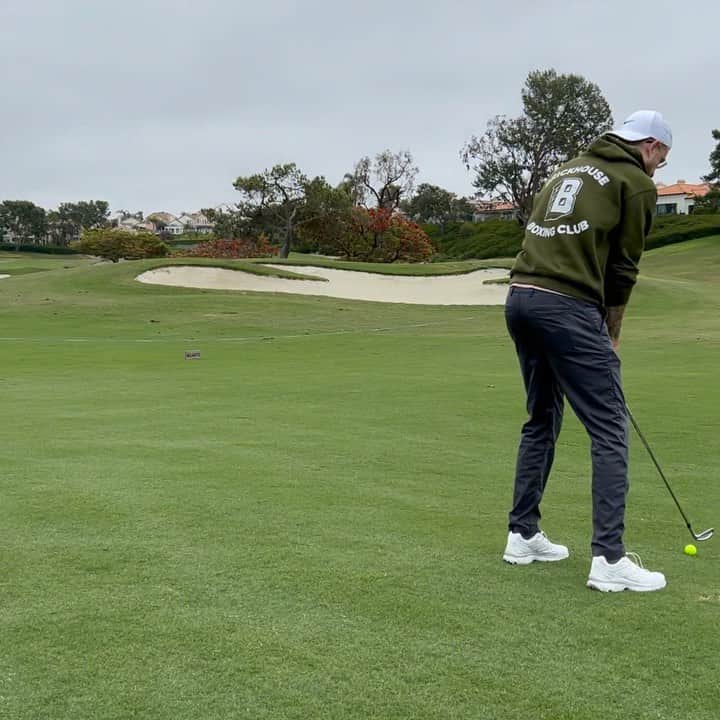 クリス・ファフのインスタグラム：「Let’s go golfin」