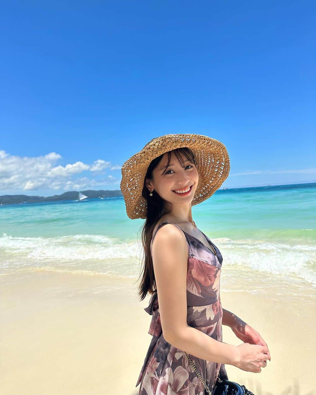 椚ありさのインスタグラム：「10年ぶりにママと海外旅行🫶🏻 セクシーすぎるお洋服は現地で買いました😳笑」