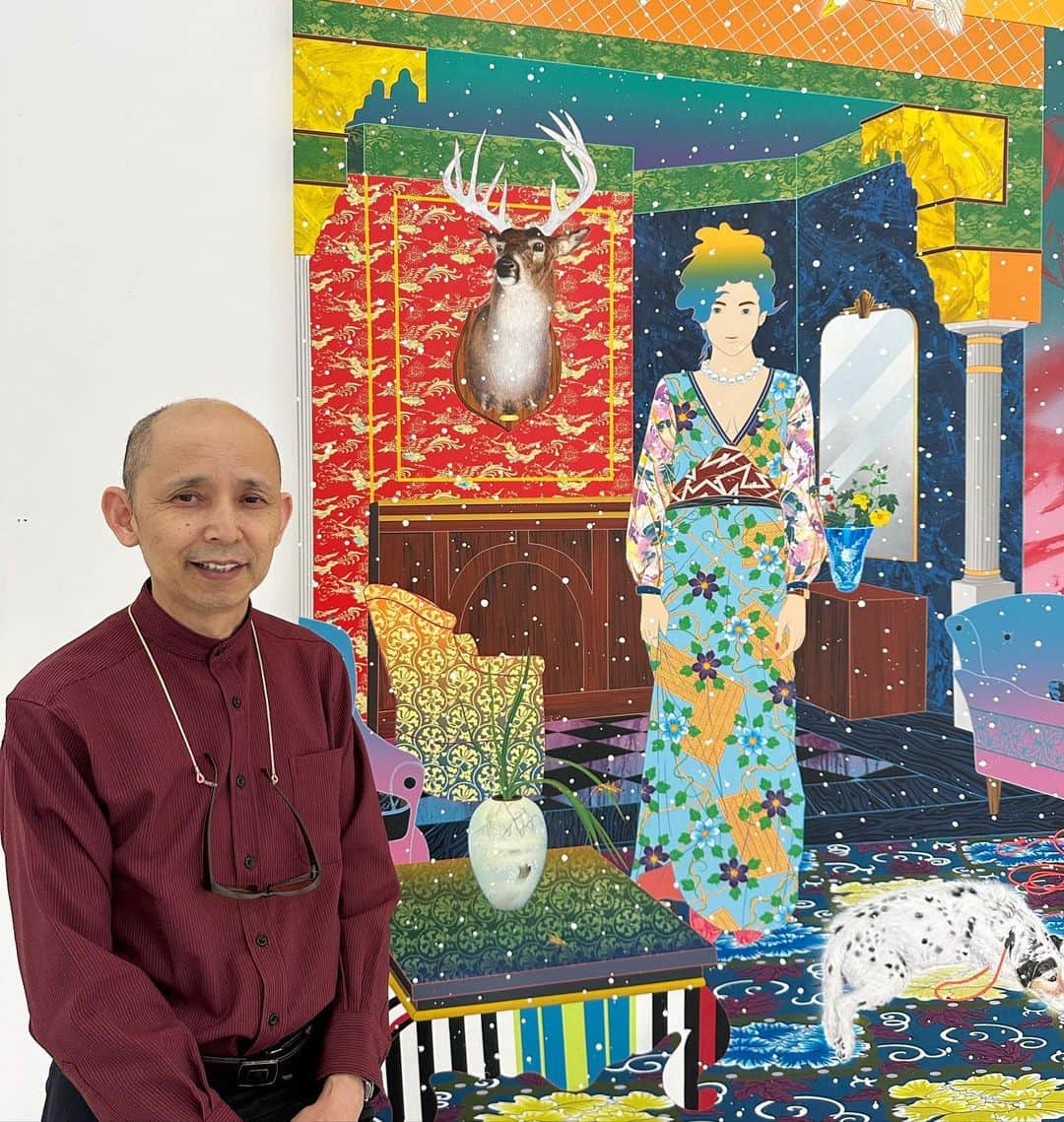 松山智一のインスタグラム：「Weekend studio visit with Hideharu Takahashi.  遠方より来客。週末はスタッフ不在のスタジオゆえ、和やかな空気感の中で歓談交えながら作品紹介。新作で引用しているレファレンスなどから、お茶の話に始まり現代美術まで、数時間が一瞬で流れる。 高橋館長ありがとうございました。#豊田市美術館 #ToyotaMunicipalMuseumOfArt」