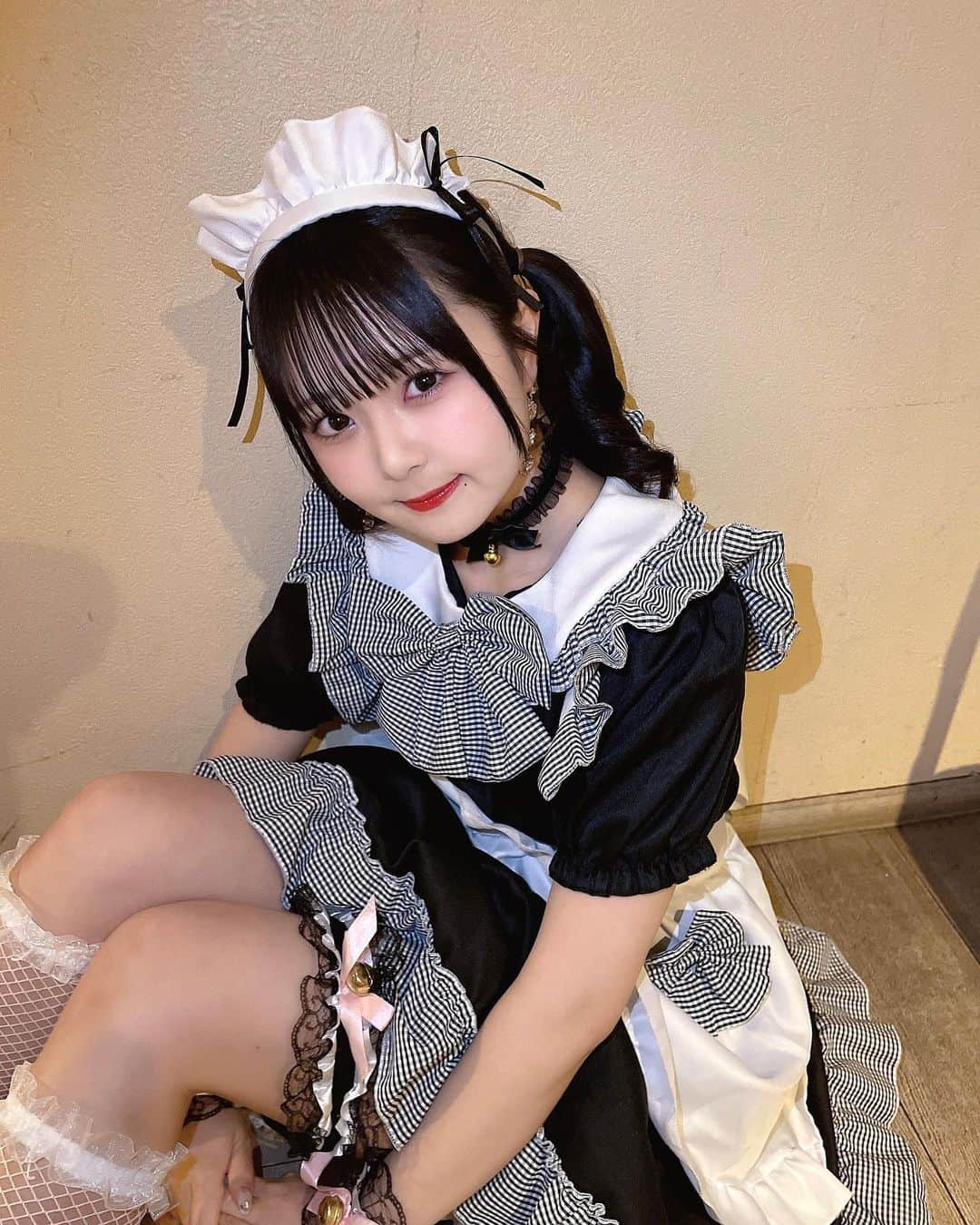 久保田沙矢香のインスタグラム：「地雷メイドちゃん⛓️❤︎ どーかな？  いっぱい載せたよ〜🪽  #メイド服 #メイド喫茶 #ミディアムヘア #ミディアムヘアアレンジ #ツインテールアレンジ #ツインテール #コロネツイン #地雷系女子 #地雷メイク」