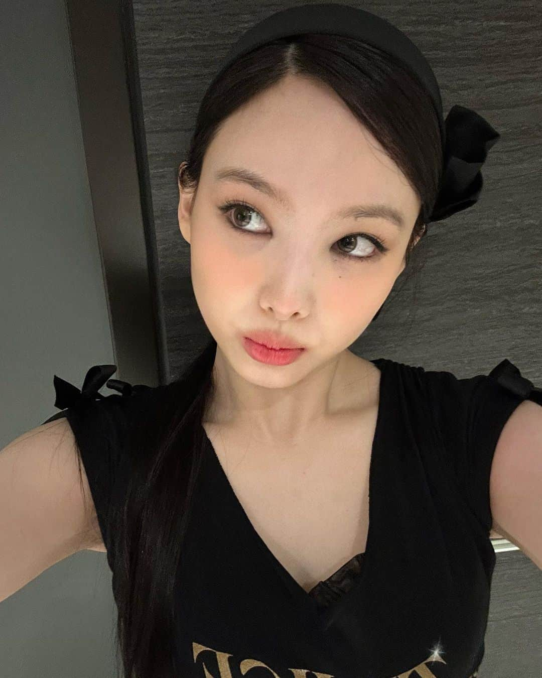 ナヨンさんのインスタグラム写真 - (ナヨンInstagram)「오늘 내 스모키 메컵 어땡🖤」5月7日 22時42分 - nayeonyny