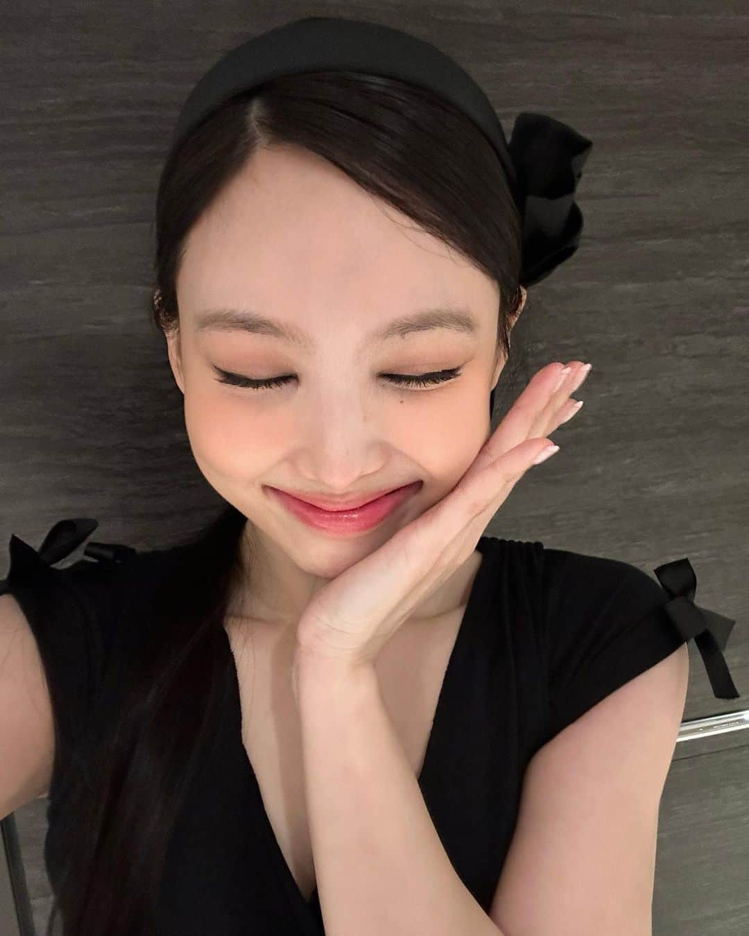 ナヨンさんのインスタグラム写真 - (ナヨンInstagram)「오늘 내 스모키 메컵 어땡🖤」5月7日 22時42分 - nayeonyny