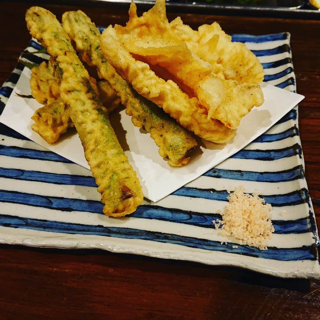 舞咲りんさんのインスタグラム写真 - (舞咲りんInstagram)「宮崎市にある『ひらり』  ここのお料理は最高❤❤❤  お魚が食べたいときは 必ず！予約しちゃいます。  他県からのお客様も たーーーくさん！いらっしゃるので お店に伺う際は お電話をお願いいたします😆😆😆  私のオススメは カウンターのお席🤩  そして 宮崎県の焼酎の種類も いっぱいあり、なかなか外に出回らない 焼酎もあるらしいのです！！！！ （焼酎呑めないので分らないけど💦）  宮崎の郷土料理を召し上がるなら 是非！ [ひらり]へ行かれてみては如何でしょうか⁉️  お魚以外にも美味しい物ありますよ♥♥♥  #宮崎市 #宮崎グルメ #ディナー #郷土料理 #郷土料理好きな人と繋がりたい #焼酎 #焼酎好きと繋がりたい #旅行 #いらっしゃいませ」5月7日 22時51分 - maisaki_rin_85