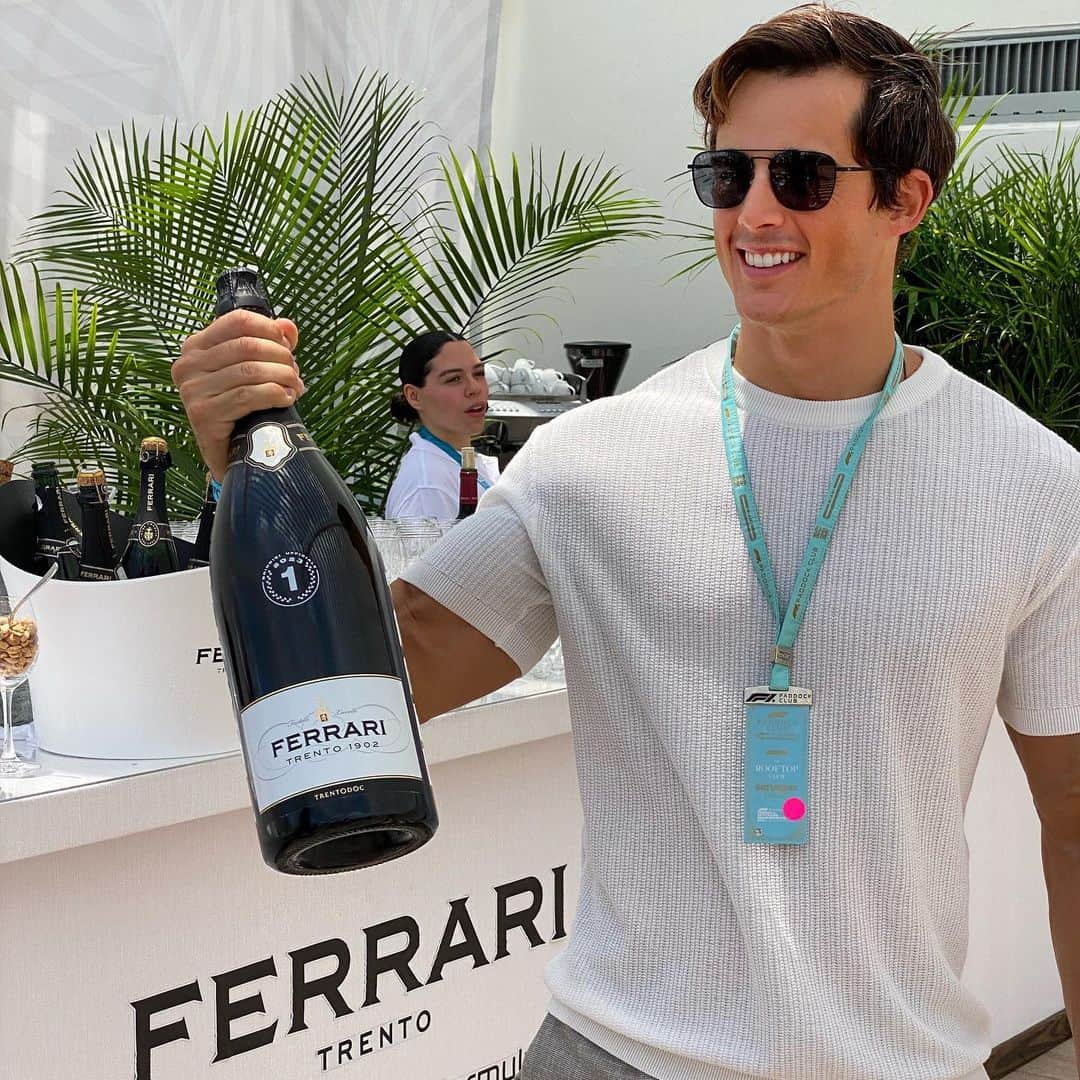 ピエトロ・ボセリさんのインスタグラム写真 - (ピエトロ・ボセリInstagram)「Miami F1 Grand Prix with @ferraritrento ! Cheers! 🥂 🏎️  #ferraritrentof1 #sparklingwinefromtheitalianalps  #partner」5月7日 23時39分 - pietroboselli