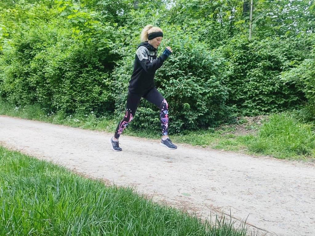 カテリナ・シニアコバさんのインスタグラム写真 - (カテリナ・シニアコバInstagram)「How’s your Sunday going? 🏃🏼‍♀️😰😅  #running #weekend #havingfun」5月7日 23時41分 - siniakovakaterina