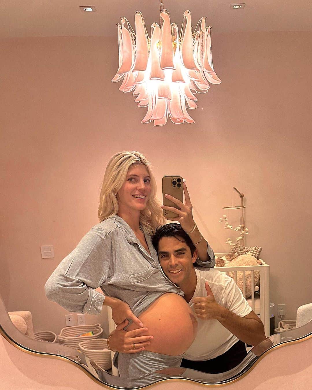 デヴォン・ウィンザーのインスタグラム：「The night before Celine vs the night before Enzo 💓💓」