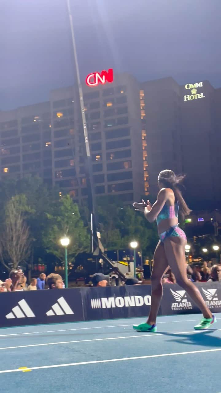 のインスタグラム：「I had sooo much fun last night racing at the @adidasatlcitygames in Atlanta🇺🇸, and so happy with a new PB and British record in the 150m🇬🇧. 16.48!!! 🔥🏁」