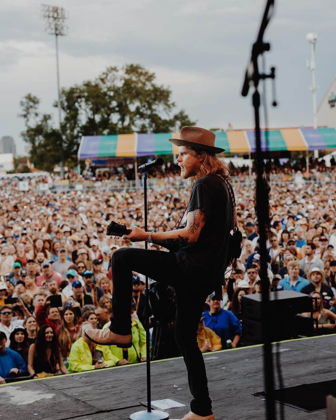 The Lumineersさんのインスタグラム写真 - (The LumineersInstagram)「A great day and a great crowd! Thanks for having us @jazzfest 🎶  📸: @maggielndnphoto」5月7日 23時55分 - thelumineers