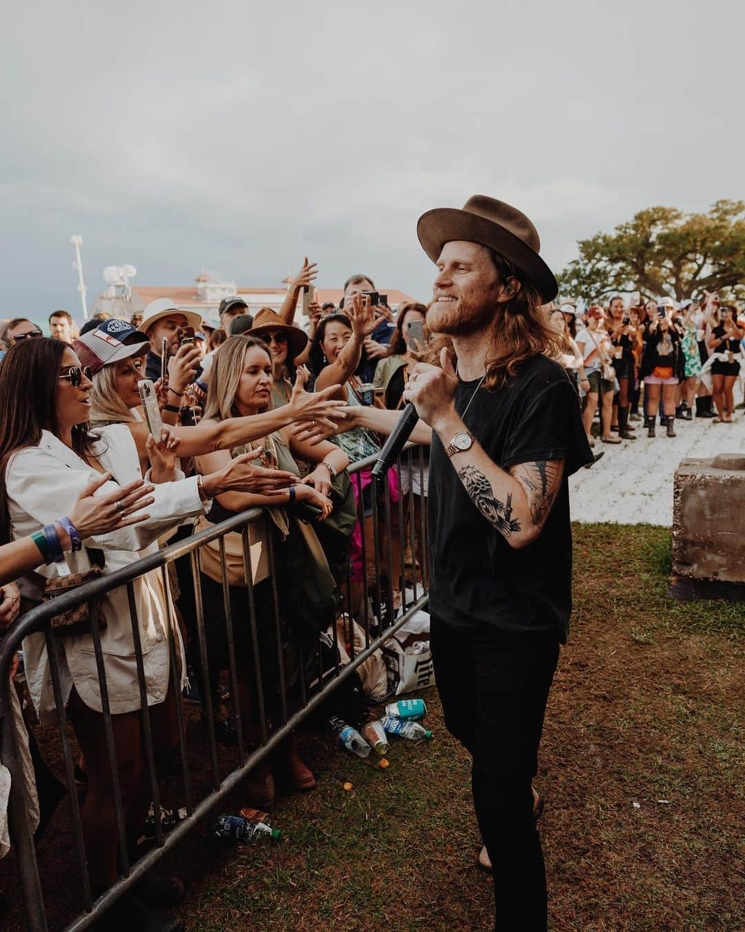 The Lumineersさんのインスタグラム写真 - (The LumineersInstagram)「A great day and a great crowd! Thanks for having us @jazzfest 🎶  📸: @maggielndnphoto」5月7日 23時55分 - thelumineers