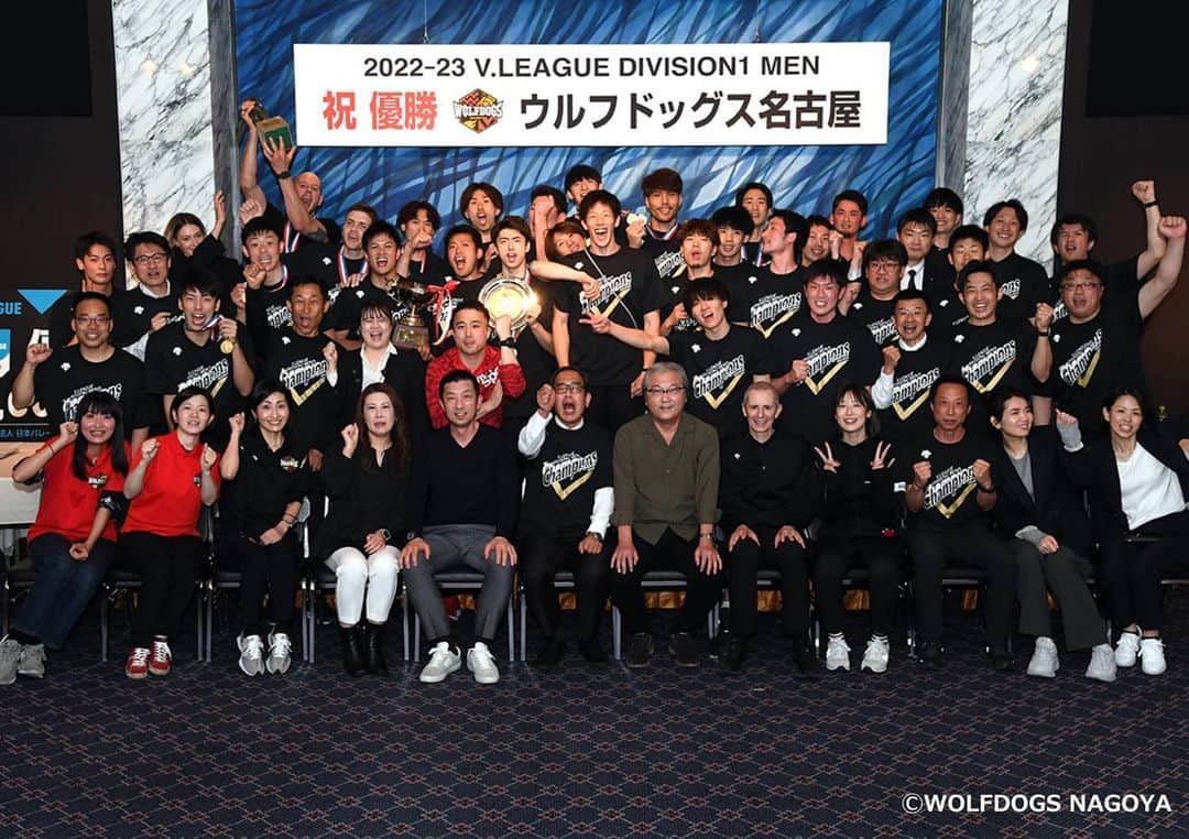 のインスタグラム：「チームのみんなが大好き ✌︎」