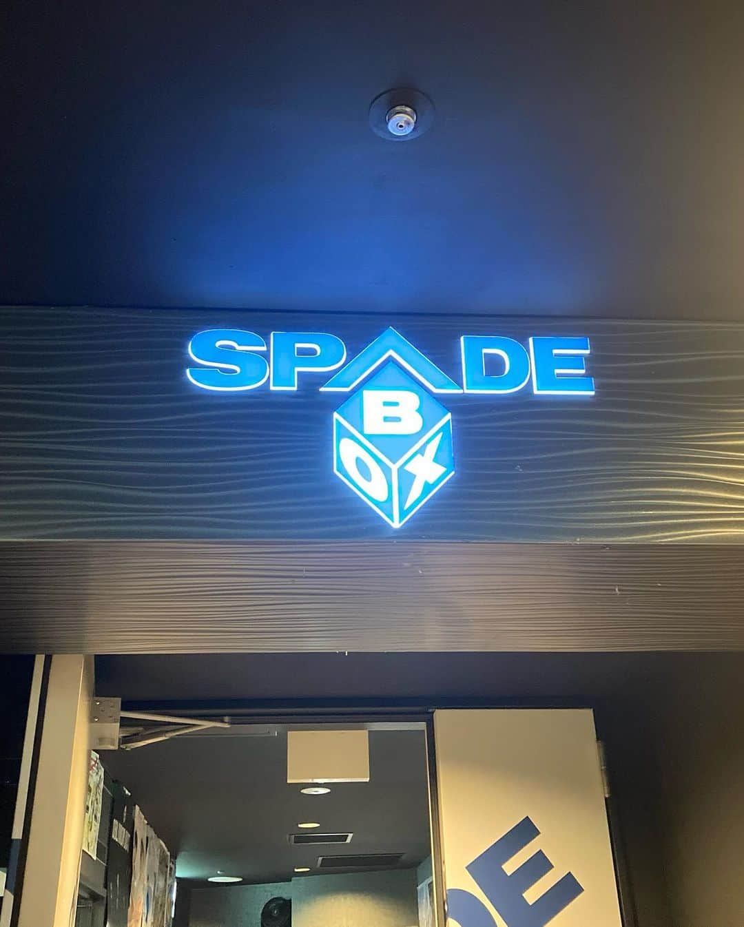 堀下さゆりさんのインスタグラム写真 - (堀下さゆりInstagram)「無事に名古屋から仙台へ帰ってきました✈️  SPADE BOX 、幸せな時間でした。 来てくれた皆、配信で観てくれた皆、共演&スタッフの皆さん、ありがとうございました😊 また行きますね、名古屋。 ありがとう。  ライブ写真はファンの方よりいただいたもの。 ず〜やさんありがとうございます！  名鉄の乗り換えを間違えたり、なかなかの珍道中でしたが🤣 それはまたブログに書きますね。笑  楽しかった愛知2days 来て下さったお客様 呼んで下さったハートランド斎藤さん  本当に、ありがとうございました！！！😊」5月8日 0時11分 - sayurihorishita