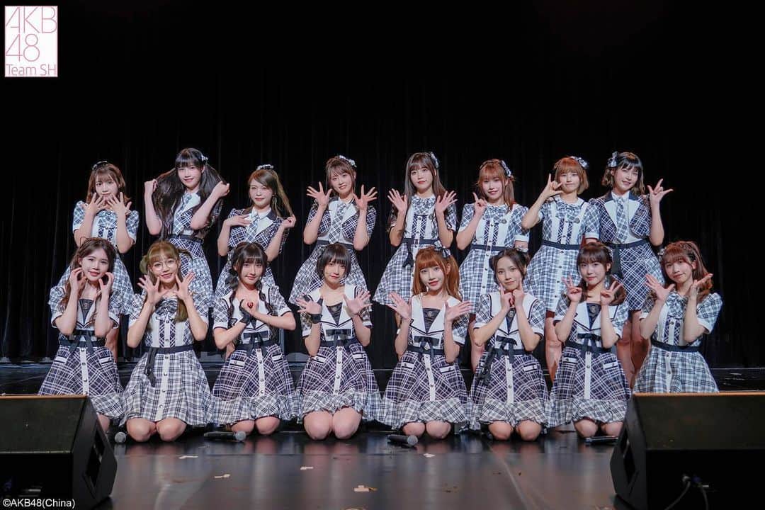 AKB48 Team SHのインスタグラム：「5月7日恋爱禁止条例公演和缩略图研修生公演的合照来啦！只要能见到你，下雨也是好天气🌦」
