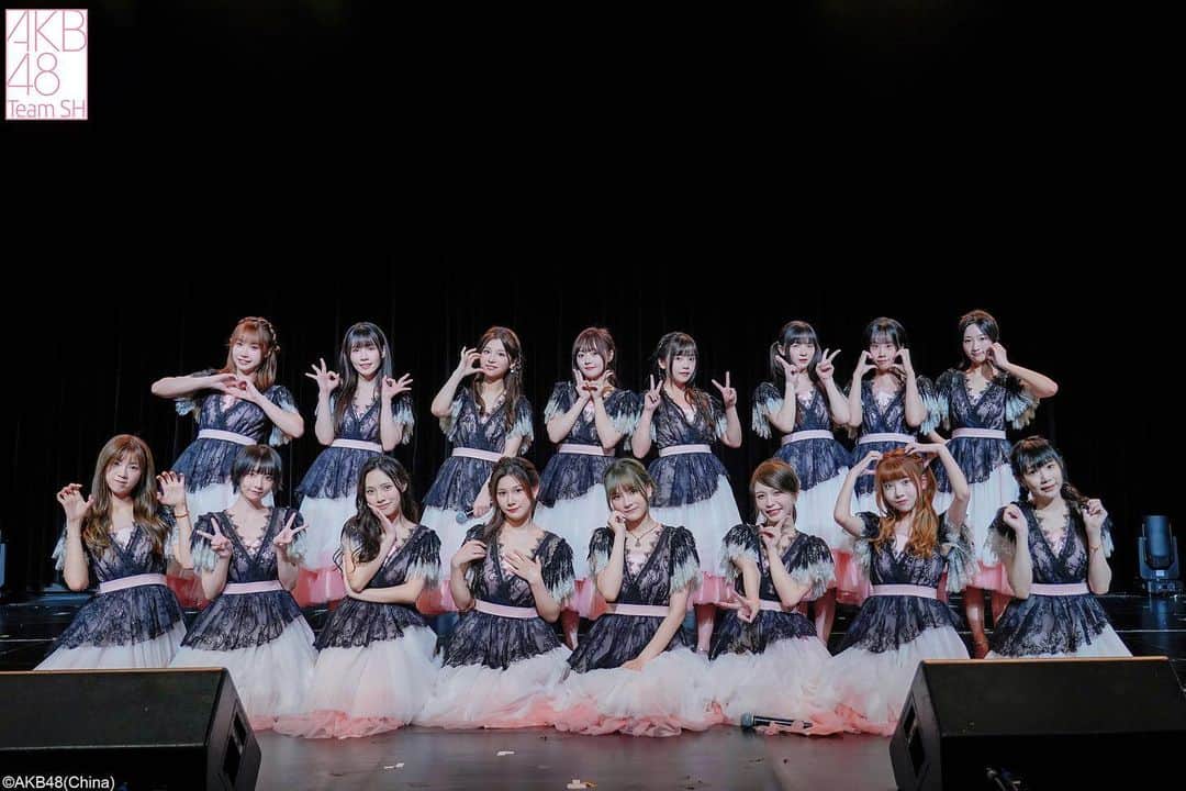 AKB48 Team SHさんのインスタグラム写真 - (AKB48 Team SHInstagram)「5月7日恋爱禁止条例公演和缩略图研修生公演的合照来啦！只要能见到你，下雨也是好天气🌦」5月8日 0時15分 - akb48teamsh