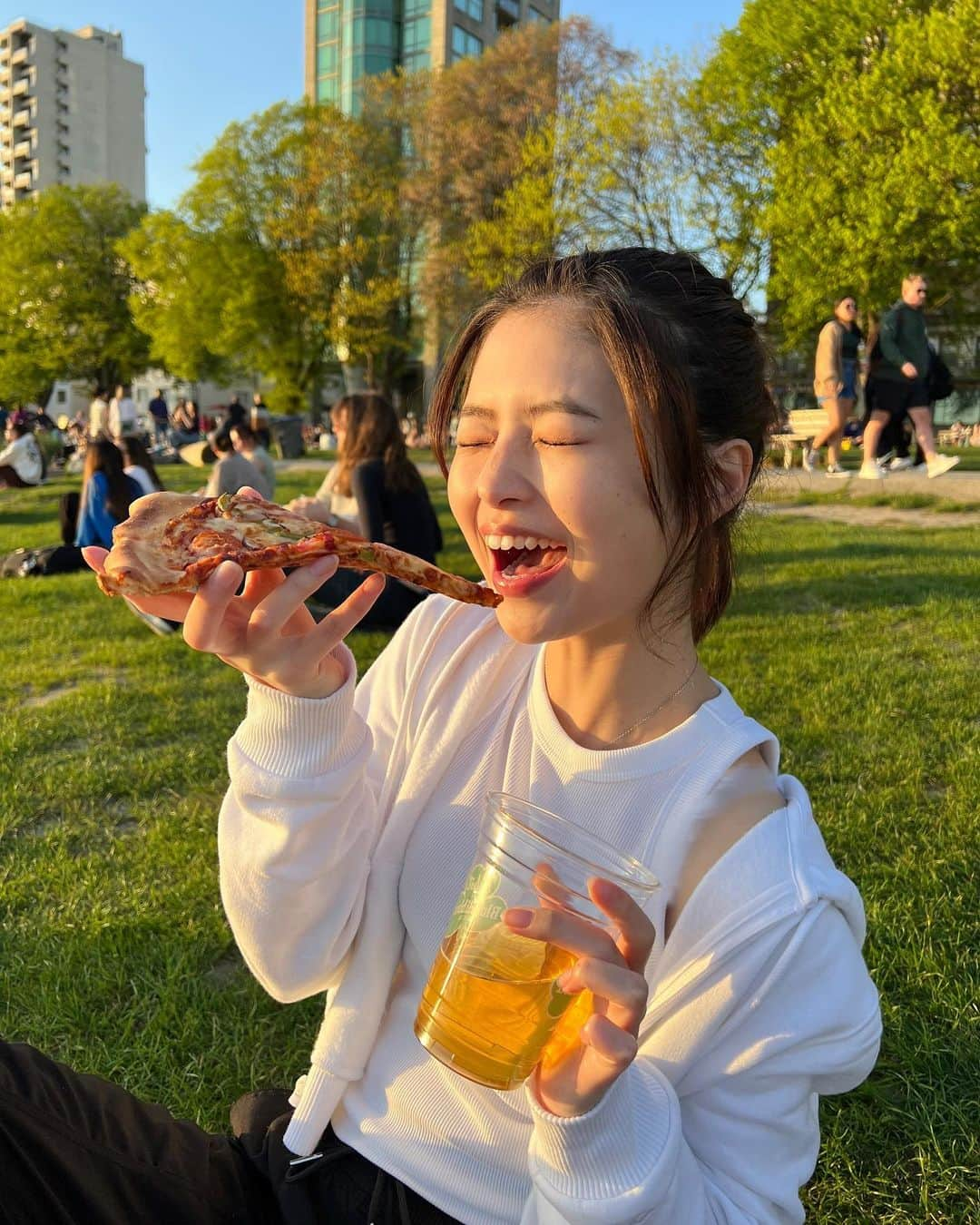 海老野心さんのインスタグラム写真 - (海老野心Instagram)「Lovin life;) #canada #canadalife #カナダワーホリ #カナダ留学   まっじで久しぶりお酒飲んだら美味しすぎて白目剥きそうだった🙂」5月8日 0時29分 - heart_u29