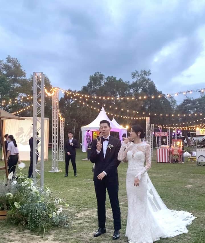 エビアン・クーのインスタグラム：「One of the most incredible wedding ever! Congratulations to you both @douglas631 @comebackmargaret I am so happy we could all celebrate this day with all of us here. I hope to see you soon in Hawaii or Taiwan 🥰 お幸せにね」