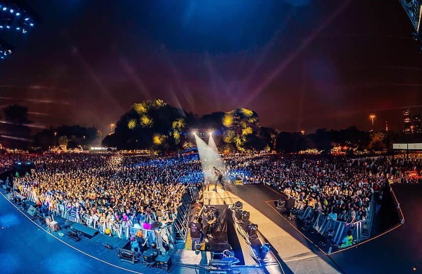 ルアン・サンタナのインスタグラム：「LUAN CITY 2.0 está oficialmente na estrada!! fizemos história ontem em São Paulo. quem tava lá, sabe bem do que eu To falando. foi mágico!! 🔥  📸 @alissondmphoto」