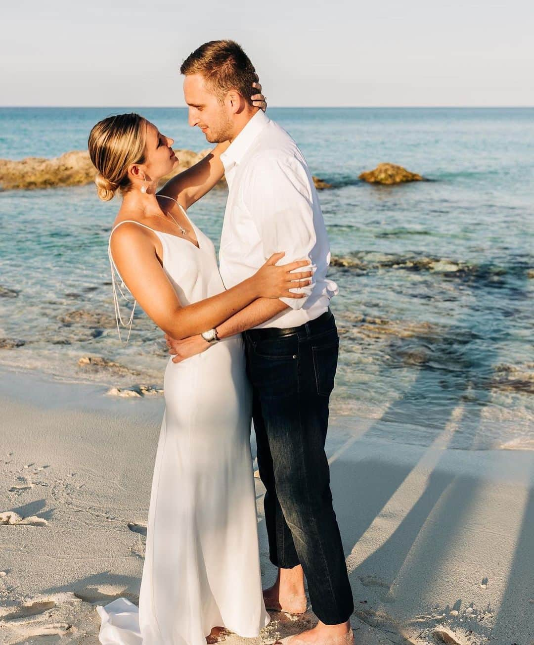 サシャ・カリスさんのインスタグラム写真 - (サシャ・カリスInstagram)「Happy Wedding anniversary my love 🤍💍」5月8日 0時31分 - _bahamasgirl_