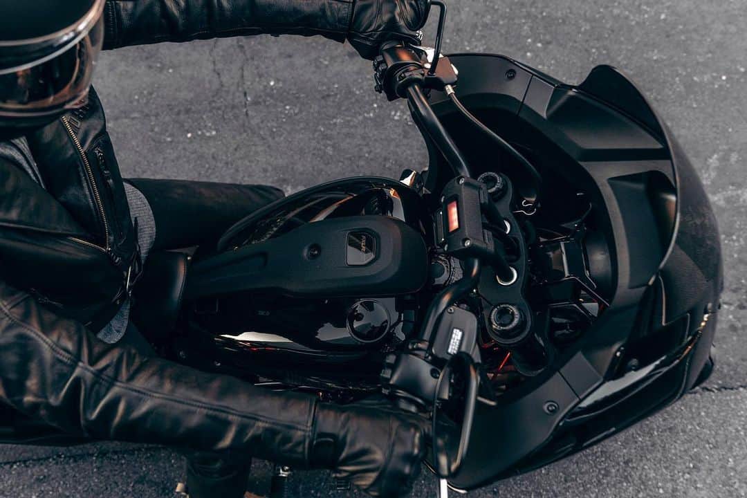 Harley-Davidsonさんのインスタグラム写真 - (Harley-DavidsonInstagram)「Inspired by the FXRT, the 2023 Low Rider ST is the ultimate lightweight performance bagger.​  Tap the link in bio to explore.​  #HarleyDavidson #LowRider #LowRiderST​」5月8日 0時41分 - harleydavidson