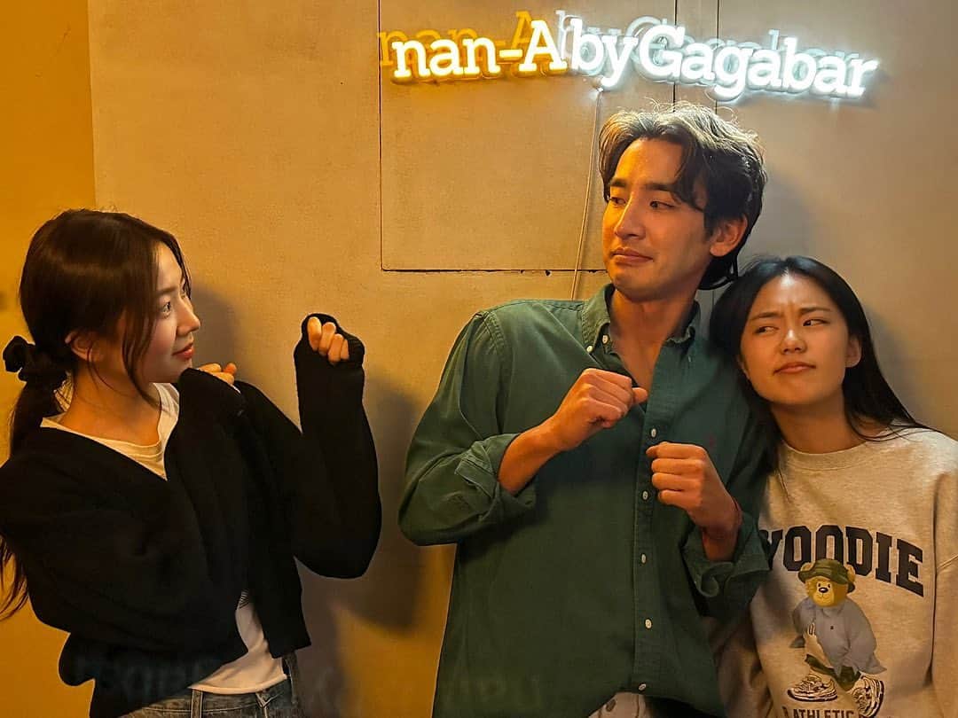ソン・ジホのインスタグラム：「감독님이 찍어준 내 동생?들? 과 8화 같이보기💢 무서운..아이들…. 이랑vs은서 #닥터차정숙」