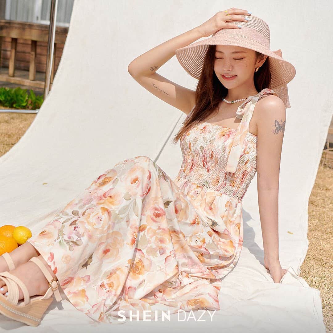 のインスタグラム：「Dreamy DAZY dresses for days! 😍 Secure your summer style now 🌞⛱  🔎14981055 14956139 14977372 14984783   #SHEIN #DAZY #kfashion #dazygirl #outfits #ootd #instafashion #springfashion #springwear #spring」