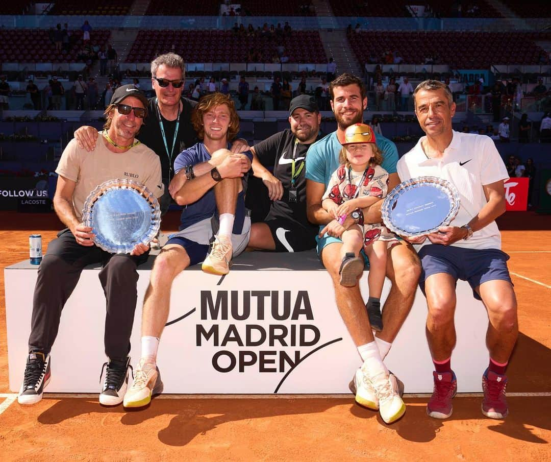 カレン・ハチャノフのインスタグラム：「Dream Team 👌🏻💥🏆❤️  Gracias Madrid!!」