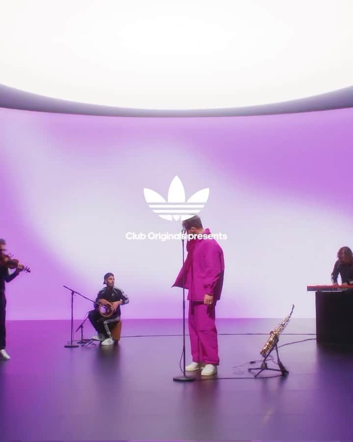 adidas Originalsのインスタグラム：「A collaborative video experience by @adidasOriginals x @colorsxstudios. 🎵​  Episode 2: An atmospheric performance by Palestinian-Serbian-Algerian-French artist @saintlevant​  Discover his exclusive medley of ‘Tell Me I’m Dreaming’ and ‘From Gaza, With Love’, two tracks from his latest EP, and keep an eye out for his upcoming interview. Link in bio. ​  #ClubOriginals」