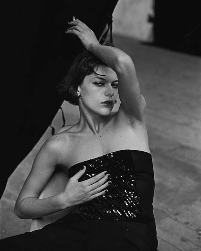 ピーター・リンドバーグさんのインスタグラム写真 - (ピーター・リンドバーグInstagram)「Milla Jovovich, Paris, 1998 #LindberghStories #MillaJovovich #imagesofwomen #vogueitalia」5月8日 0時58分 - therealpeterlindbergh