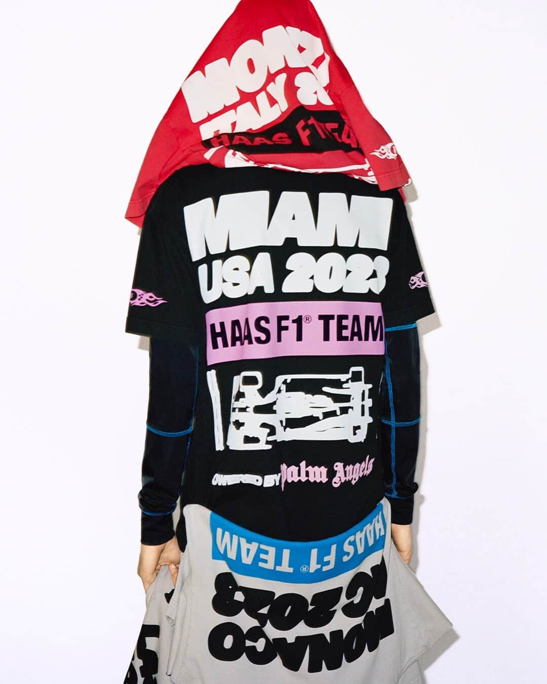パーム・エンジェルスのインスタグラム：「Feel the thrill of speed, the sudden drift, sense the shift of the gear by wearing it.  Palm Angels Miami T-Shirt, the autodrome emotion on an everyday basic. Now available at palmangels.com    @haasf1team」