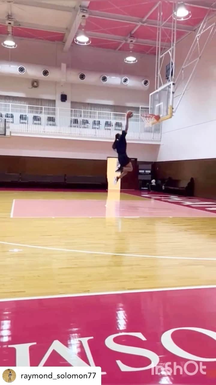 のインスタグラム：「UCHE HIM👸🏾😤 @izojeuche #ballislife #WNBA」
