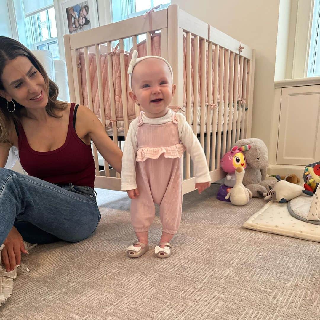 アレック・ボールドウィンのインスタグラム：「All of our children crawl, stand, walk and talk early. It’s a blessing and…well, you know. It’s Cirque de Soleil here every day. Here is the latest addition to our troupe.」