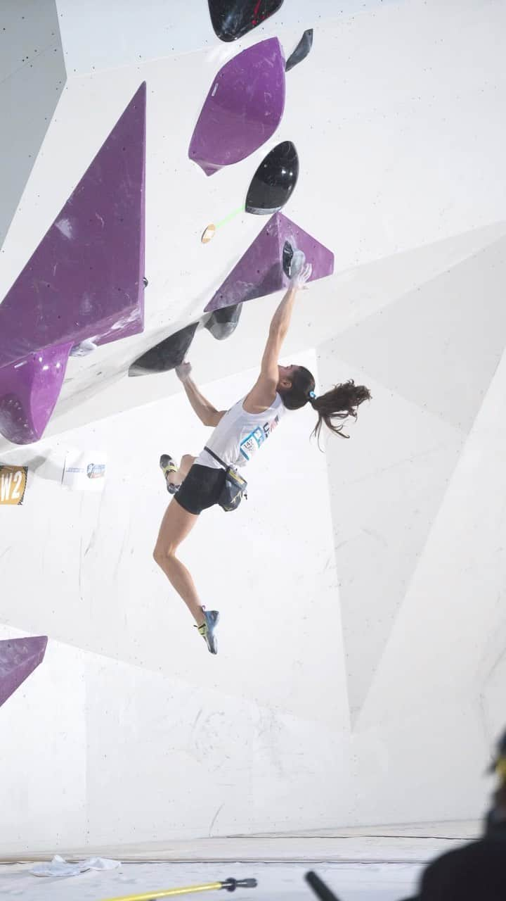 ブルック・ラバウトゥーのインスタグラム：「One of my favorite climbs from the World Cup season so far 🥷✨ • Hachioji BWC Semi-Finals #2 • 🎥 @jan_novak_photography」