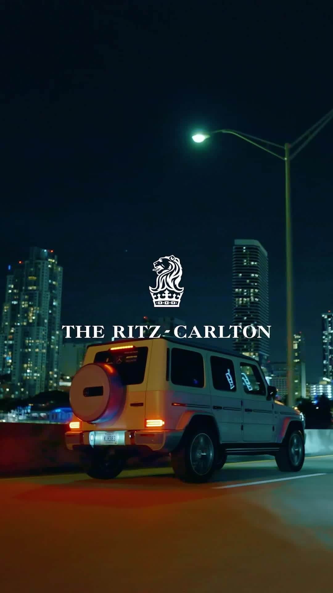 リッツ・カールトンのインスタグラム：「Celebrating the Miami Grand Prix in #SouthBeach  South Beach can put on a party like no other — our Formula One-inspired poolside show at @ritzcarltonsouthbeach featured performances by @disclosure and @tokimonsta, making Miami nightlife part of an unforgettable Grand Prix experience.」