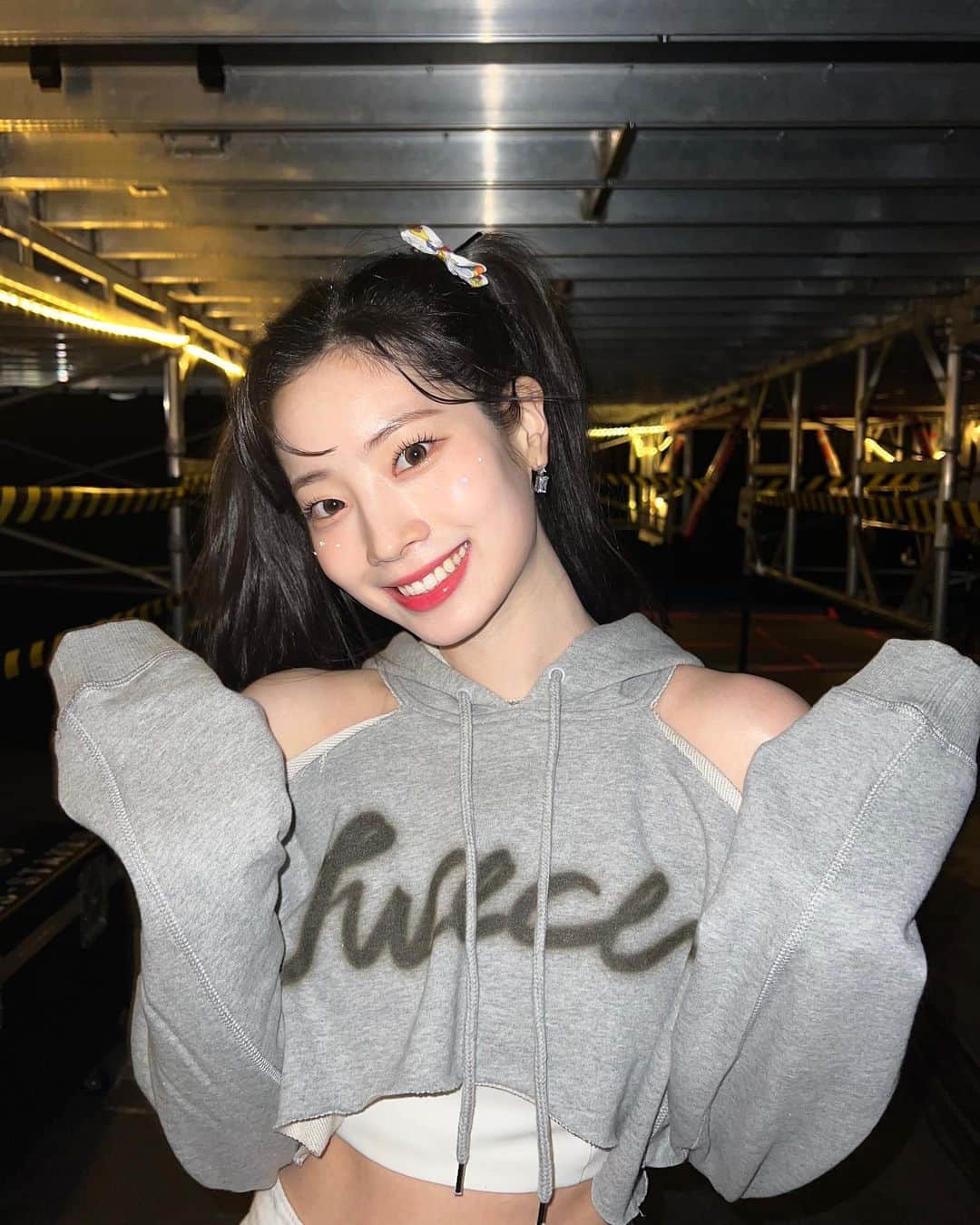 ダヒョンのインスタグラム：「I believe the first concert in Australia was truly pleasurable moments for us.  We made fascinating memories together, can not be happier than this because being with ONCE like we have been so far.   We will never forget the time we spent together, so will be back again soon ! Thank you so much for everything💕」