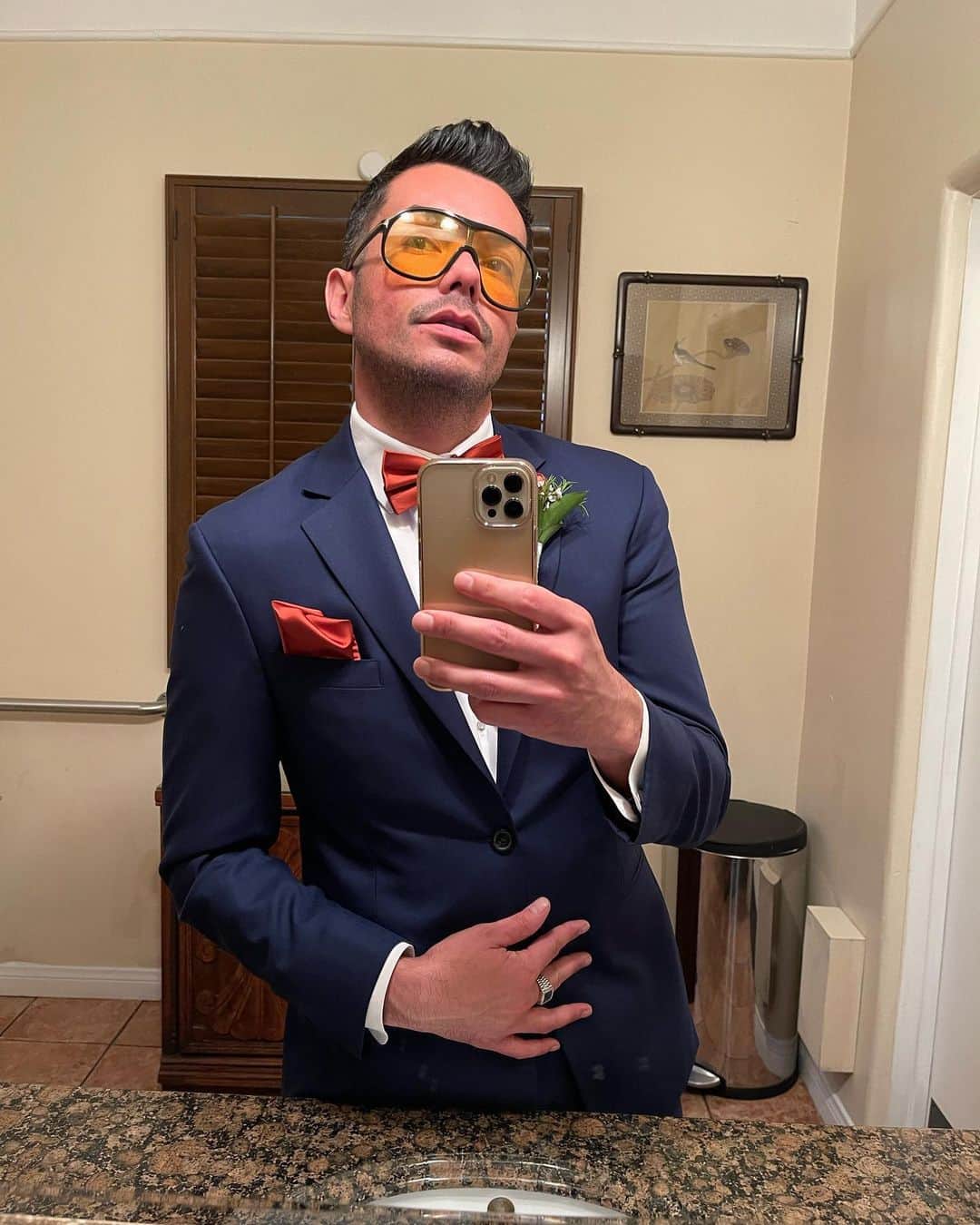 アンソニー・ラモスのインスタグラム：「What a wedding! Congrats Dan and Lisy! 💍」