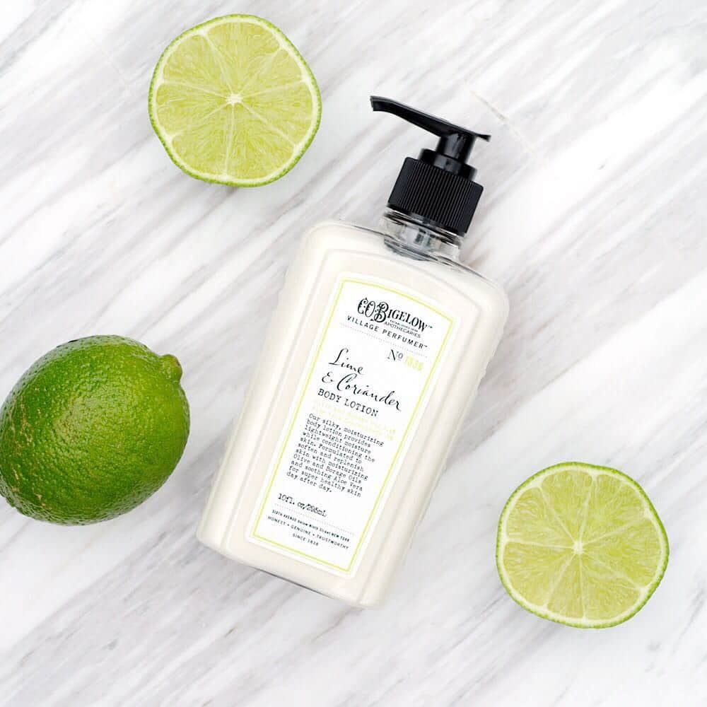 C.O. Bigelowさんのインスタグラム写真 - (C.O. BigelowInstagram)「Are you hydrated?💧 Lime and Coriander Body Lotion moisturizes your skin with aloe vera, olive, and borage oil, 😍 leaving your skin soft, silky, and fragranced with fresh citrus and exotic coriander leaves. 💫」5月8日 2時00分 - cobigelow