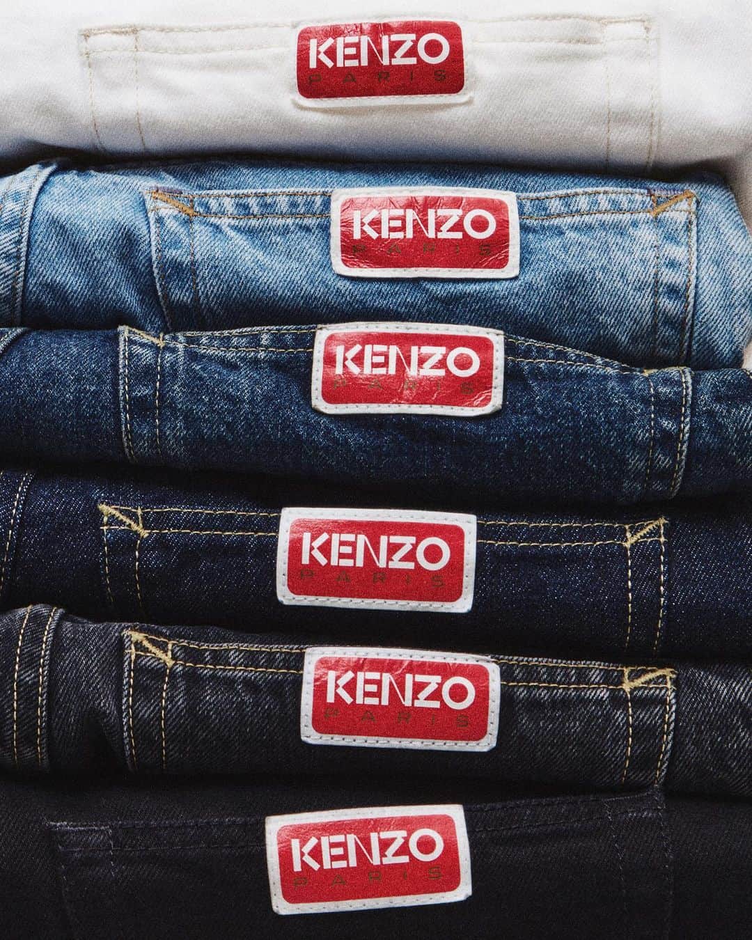 ケンゾーのインスタグラム：「The KENZO Denim is a tribute to House’s founder and a willing to renew the codes. Artistic director @Nigo wanted to bring a new denim version using the codes of #KenzoTakada during the 80’s, echoing the spirit of the “workers” by adding special stitches and vintage inspired dying techniques. Discover unique crafted pieces with a particular handmade finish on KENZO.COM」