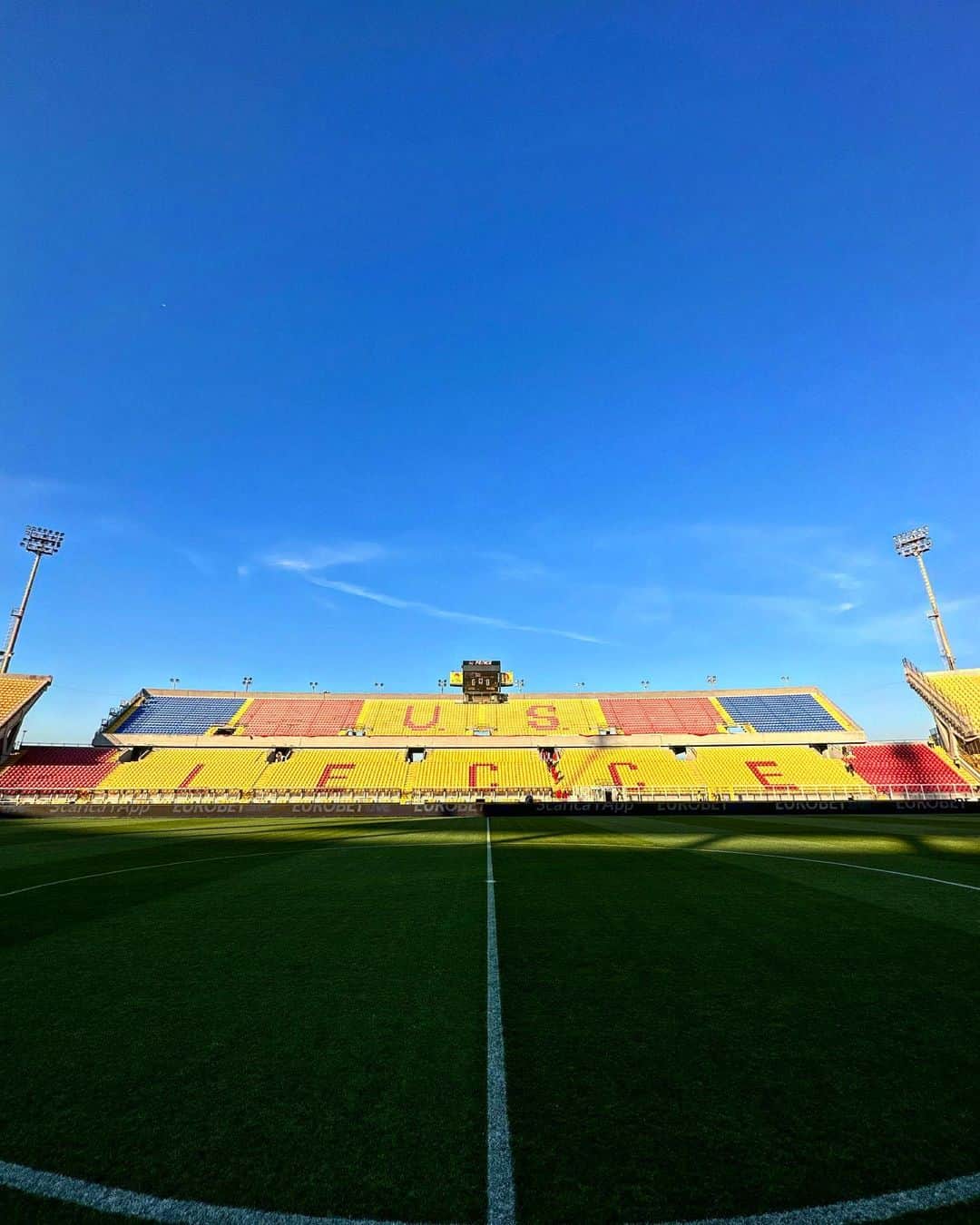 エラス・ヴェローナFCのインスタグラム：「Forza ragazzi, forza Verona, forza Hellas.」