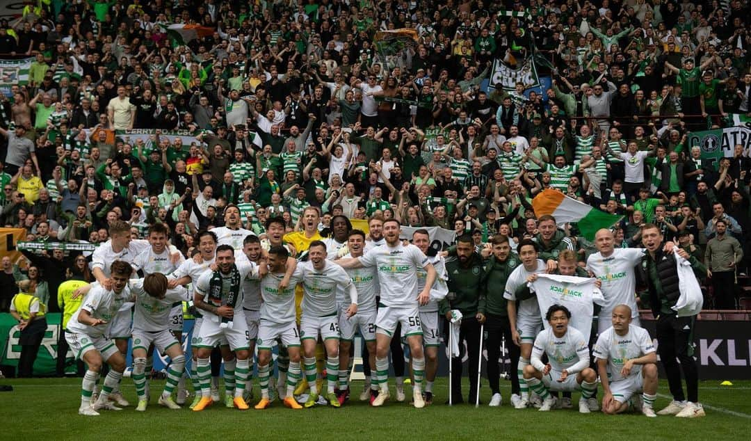 ジョー・ハートのインスタグラム：「Champions @celticfc 💚」