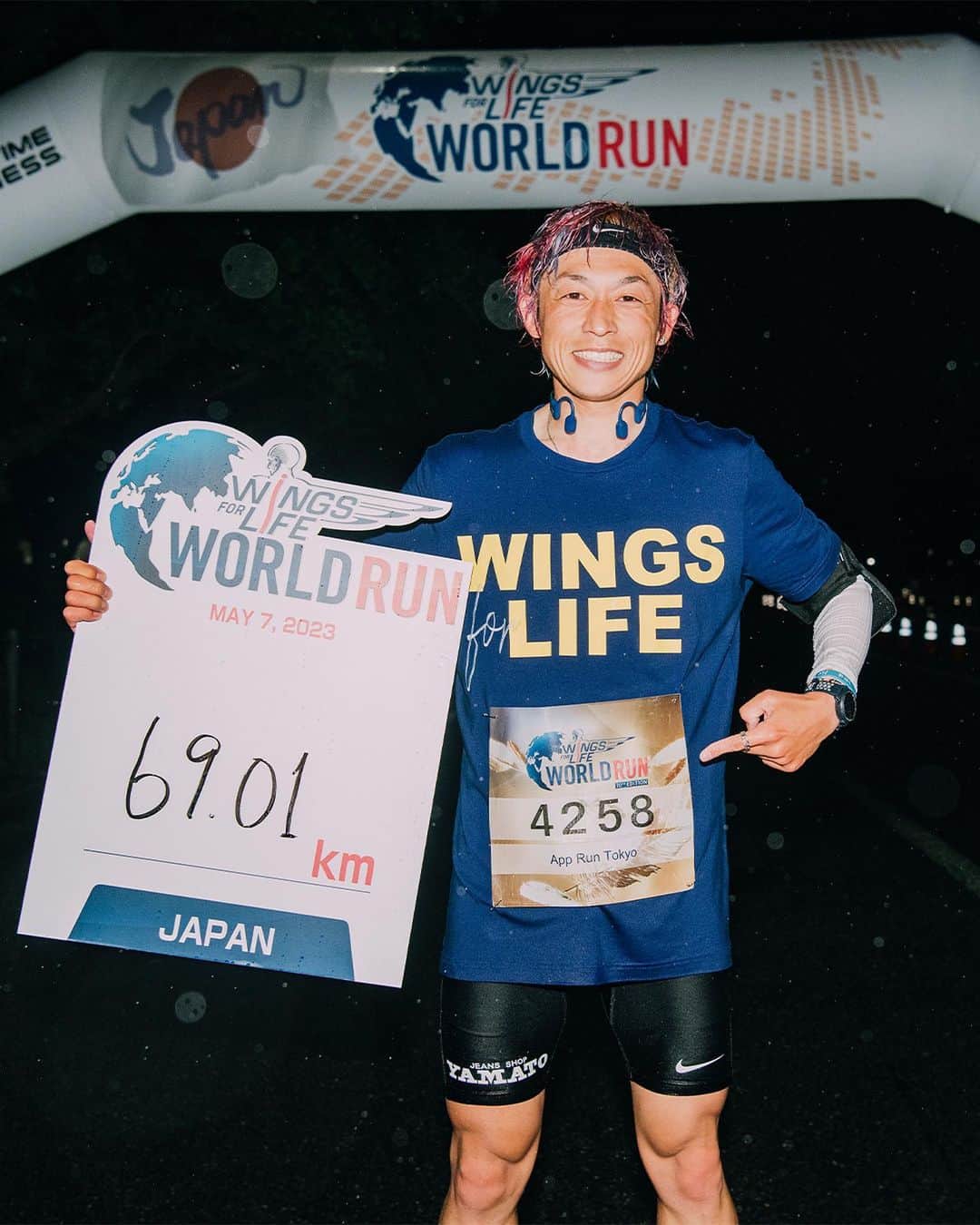 レッドブルさんのインスタグラム写真 - (レッドブルInstagram)「世界中で20万人以上が参加したチャリティーラン #WingsforLifeWorldRun 👨‍🦽🏃‍♂️  雨天の日本でもたくさんのランナーが参加💪❤️‍🔥 さらに!!日本人ランナーの @jo_fukuda が2年連続で走行距離世界一に👏🎉  たくさんのご参加ありがとうございました🪽  🌍192国籍 👥206,728人 ❤️‍🔥参加費/寄付金の合計：約8億7600万円(同額が脊髄損傷の治療法研究へ送られます)  #レッドブル #翼をさずける #ランニング #ランイベント #チャリティーラン #脊髄損傷」5月8日 13時13分 - redbulljapan