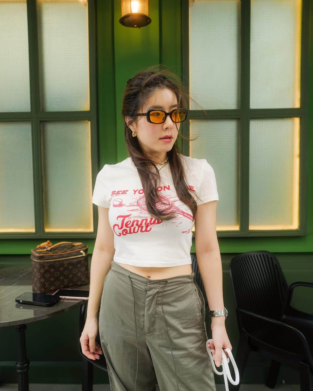 GYEON SEOのインスタグラム：「_* boiling bkk 🥵 . . ตื่นมาก็ 36องศา กลางวัน 40-41 เปิดน้ำเย็นแต่น้ำร้อนออกมา 🤪 ใครที่ทำงาน outdoor ดื่มน้ำเยอะๆ และสู้ๆนะคะ เป็นกำลังใจให้ทุกคนค่ะ 🫶🏻  #มันร้อนเกินไปแล้ว」