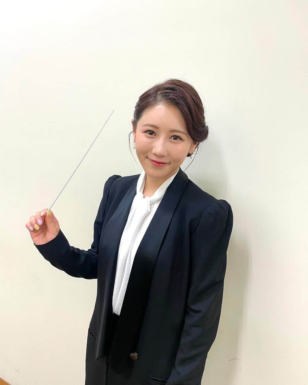 西野未姫のインスタグラム：「指揮者な私🎶  #珍しい髪型 #どうですか #映画 #TAR #ター #公開記念イベント」