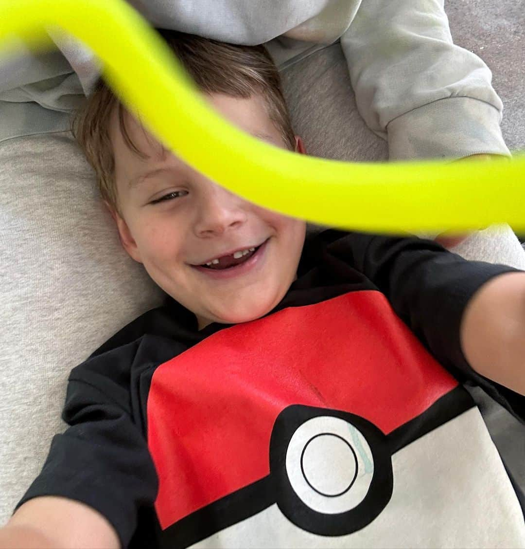 ブリット・ロバートソンのインスタグラム：「❤️❤️❤️ Love this silly six year old so Also… Pokémon is still very much alive 🤷‍♀️」