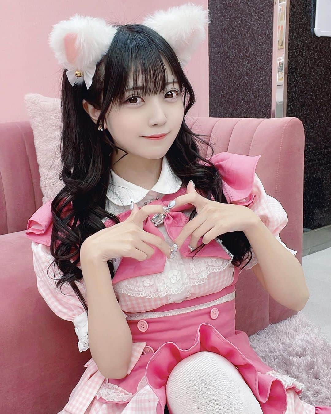椎名音心のインスタグラム：「・ バニラさんの制服可愛かったな🥺 ピンク好き🤍 ミライサガシ全員でメイド喫茶イベントやりたい〜🤍 ・ ・ ・ #maid #maidcafe #maidcosplay #cosplay #cosplayer #cosplayers #cosplaygirl #cosplayphotography #kawaii #kawaiigirl #kawaiifashion #コンカフェ嬢 #コンカフェ #コンカフェ店員 #メイド #メイド服 #メイドカフェ #ねこみみ #猫耳 #ハーフツイン #アイドル #地下アイドル #自撮り界隈 #自撮り女子 #お仕事依頼受付中 #萌え」