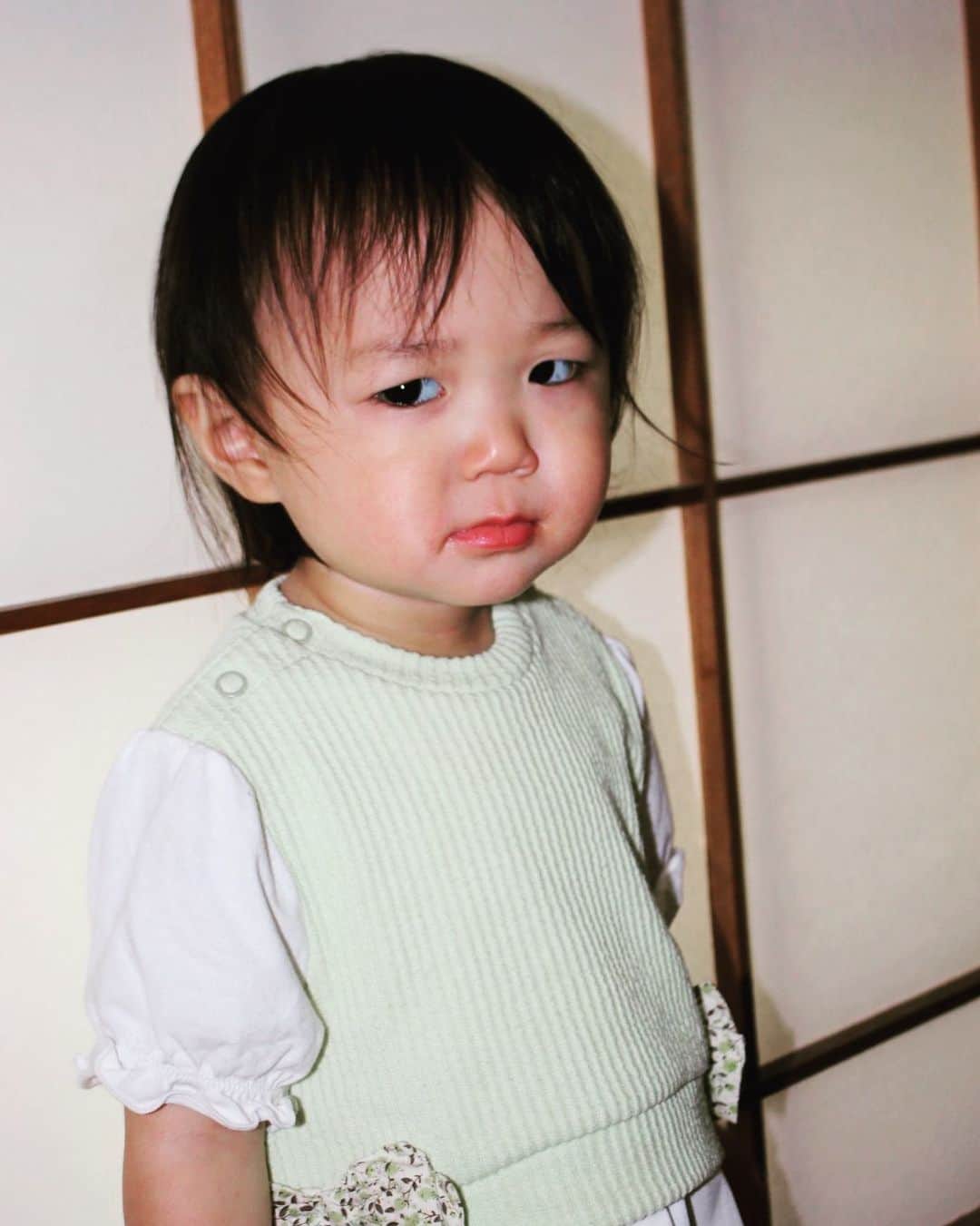 恒松あゆみのインスタグラム：「「悪い顔して！」とリクエストするとしてくれる、悪い顔。   #1歳8ヶ月   #悪い顔」