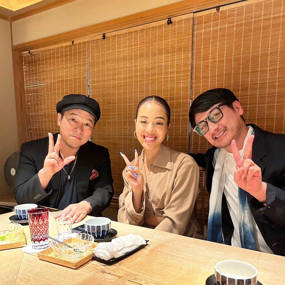 黒沢薫さんのインスタグラム写真 - (黒沢薫Instagram)「松尾潔氏からジョイスライスさんと食事中との連絡あり。少しだけお会いできました。このGWは魅力的な女性アーティストに沢山あえたな。 #music #soul #rb #singer #lovelife #松尾潔　#joycewrice #黒沢薫 #instagood」5月8日 12時06分 - kaorukurosawa_lovelife