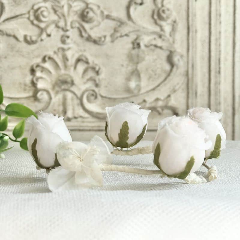 稚野鳥子さんのインスタグラム写真 - (稚野鳥子Instagram)「オンラインショップに新商品8点をアップいたしました。 プロフィール欄のURLよりお入り下さいませ。  ◆SOLD OUT◆ ・白い貝花のコサージュ ・白い薔薇の花冠ドール用  #オンラインショップはプロフィールからどうぞ  #オンライン #お買い物 #アンティーク #フランス雑貨 #フランスアンティーク #アンティークが好き #toricoloreオンラインショップ#toricoloreshop  #今週の新商品 #オンラインショップ更新しました #newarrivals #アンティークのある暮らし #アンティークホーロー #アンティークレース  #アンティークポストカード #布花 #コサージュ #アンティークぬいぐるみ #アンティークドイリー」5月8日 12時17分 - toricolore_shop