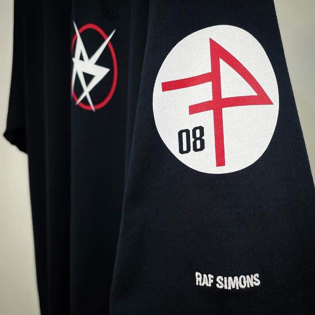 のインスタグラム：「SS23 FRED PERRY × RAF SIMONS has arrived at ELIMINATOR store & online.  .  #fredperry #rafsimons #uk #youthculture  #collaboration #limitededition #limited #london  #streetfashion #streetstyle #streetwear #street #eliminator #tokyo #daikanyama」
