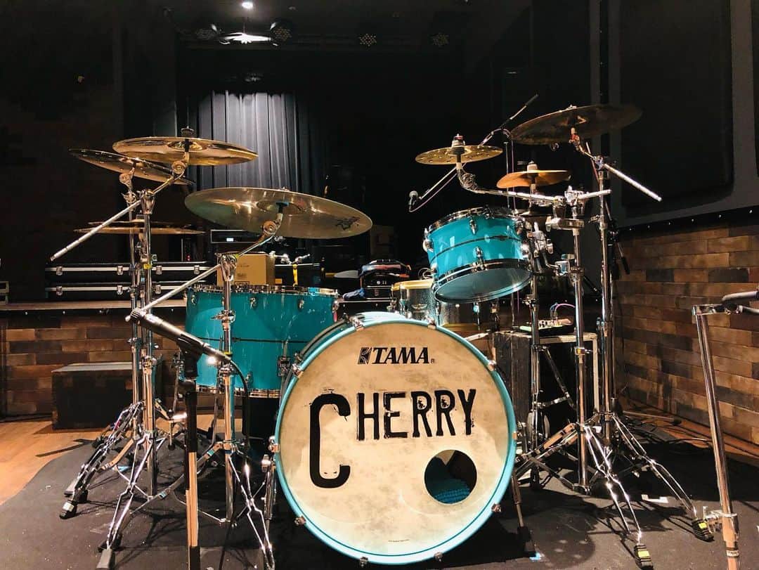 小柳“Cherry”昌法さんのインスタグラム写真 - (小柳“Cherry”昌法Instagram)「どもです！🤟 今日はリハーサルDAY♪♪♪ 次のライブは ワンタムツーフロアで行こうと思ってます！！YEAH！ 🤟🤨 #小柳Cherry昌法 #drummer_cherry #ドラマー #lindberg  #tamadrums #zildjian #aspr」5月8日 12時13分 - cherry_drummer